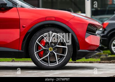 Göteborg, Schweden – 01. März 2024: Rote elektrische SUV-Fahrzeuge von Lotus Eletre 2024 Stockfoto