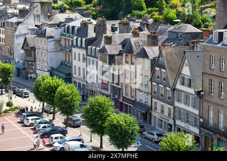 Morlaix, Frankreich - 18. Juli 2021: Aus der Vogelperspektive auf den Place des Otages mit seinen Fachwerkhäusern aus dem ersten Viertel des 16. Jahrhunderts. Bekannt Stockfoto