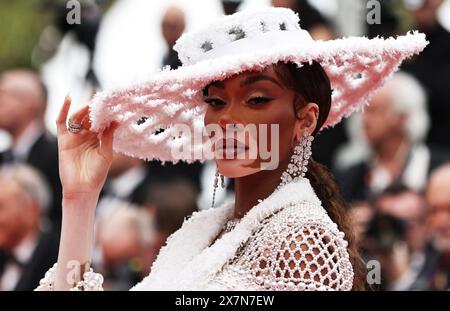 Cannes, Frankreich. Mai 2024. Das kanadische Model Winnie Harlow kommt am 20. Mai 2024 zur Vorführung des Films „The Apprentice“ bei der 77. Ausgabe der Filmfestspiele in Cannes, Südfrankreich. Quelle: Gao Jing/Xinhua/Alamy Live News Stockfoto