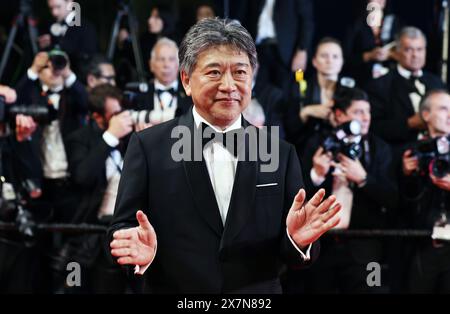 Cannes, Frankreich. Mai 2024. Der japanische Regisseur Hirokazu Kore-eda, Mitglied der Jury der 77. Filmfestspiele von Cannes, kommt am 20. Mai 2024 zur Vorführung des Films „die Grabtucher“ bei der 77. Ausgabe der Filmfestspiele in Cannes, Südfrankreich. Quelle: Gao Jing/Xinhua/Alamy Live News Stockfoto