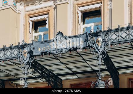 Monaco, Monaco - 14. Mai 2023: Die Fassade des berühmten Kasinos Monte Carlo in Monaco Stockfoto