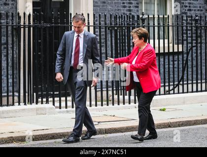 London, Großbritannien. Mai 2024. Jeremy Hunt, Finanzkanzler, begrüßt Kristalina Georgieva, die geschäftsführende Direktorin des Internationalen Währungsfonds, und ihre Delegation. Der IWF soll die britische Wirtschaft in diesem Monat vertiefen und durchführen, und es wird erwartet, dass die Beamten ihren jährlichen Gesundheitscheck durchführen und auch genau prüfen, ob nach den Parlamentswahlen in diesem Jahr niedrigere Steuern oder Ausgabenkürzungen erforderlich wären. Quelle: Imageplotter/Alamy Live News Stockfoto