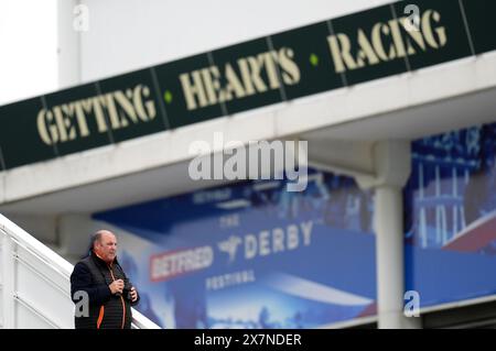 Trainer Roger Teal (rechts) auf der Epsom Downs Racecourse, Surrey, vor dem Betfred Derby Festival ab dem 31. Mai. Bilddatum: Dienstag, 21. Mai 2024. Stockfoto