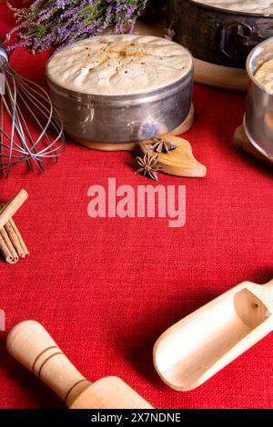 Hausgemachte Kuchen, Keksbacken. Statischer Rahmen, Vorbereitung für die Herstellung von Kuchen. Hausgemachte Süßwaren Stockfoto