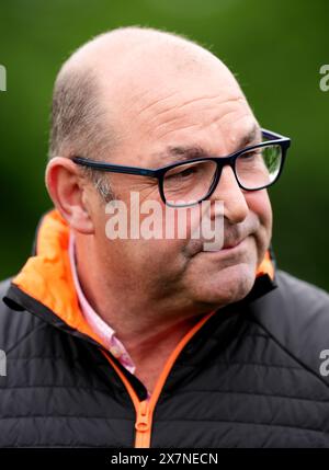 Trainer Roger Teal (rechts) auf der Epsom Downs Racecourse, Surrey, vor dem Betfred Derby Festival ab dem 31. Mai. Bilddatum: Dienstag, 21. Mai 2024. Stockfoto