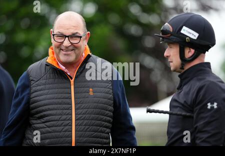 Trainer Roger Teal (links) auf der Epsom Downs Racecourse, Surrey, vor dem Betfred Derby Festival ab dem 31. Mai. Bilddatum: Dienstag, 21. Mai 2024. Stockfoto