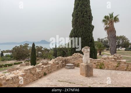 Die antiken archäologischen Ruinen der phönizischen Stadt Karthago mit Blick auf den Golf von Tunis und das Mittelmeer, Tunis, Tunesien. Stockfoto