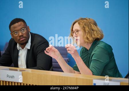 Vorstellung der Jahresstatistik 2023 zu rechter und rassistischer Gewalt sowie zum Anstieg insbesondere bei rassistisch und antisemitisch motivierten Gewalttaten am 21. Mai 2024 in Berlin. Im Bild vlnr.: Pedro M., Student der Wirtschaftswissenschaften aus Sachsen Judith Porath, Vorstandsmitglied Verband der Beratungsstellen für Betroffene rechter, rassistischer und antisemitischer Gewalt VBRG e.V. Siehe epd-Meldung vom 21.05.2024 NUR REDAKTIONELLE VERWENDUNG *** Darstellung der Jahresstatistik 2023 über rechte und rassistische Gewalt und insbesondere den Anstieg rassistischer und antisemitischer Gewalt o Stockfoto