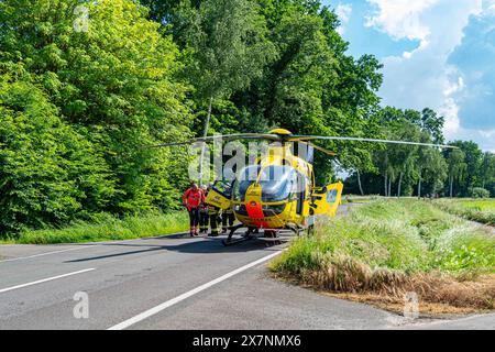 Osnabrück, Deutschland 20. Mai 2024: Ein Rettungshubschrauber, RTH, bei einem Einsatz. Christopher Europa 2 Niedersachsen *** Osnabrück, Deutschland 20 Mai 2024 Ein Rettungshubschrauber RTH, auf einer Mission Christopher Europa 2 Niedersachsen Copyright: XFotostandx/xReissx Stockfoto