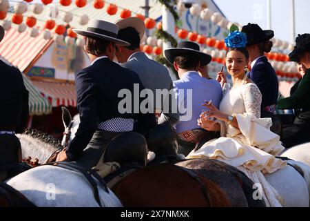 Flamenco, Abril Fair, Aprilmesse, Pferd, Sevilla, Reiter, Reiterin, Schönheit auf Pferd, Andalusien, Spanien, Schönheit, Feria de Abril in Sevilla Stockfoto