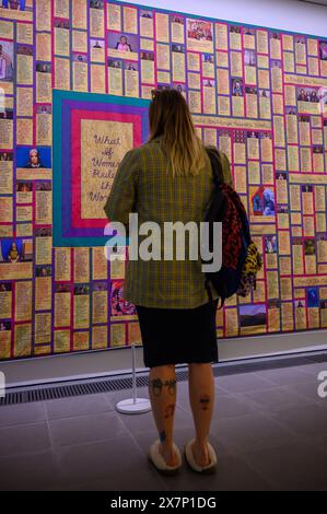 London, Großbritannien. Mai 2024. Serpentine präsentiert die größte Einzelausstellung einer Londoner Institution der Künstlerin, Autorin, Pädagogin, Kulturhistorikerin und Feministin Judy Chicago (* 1939 in Chicago, USA). Die Ausstellung mit dem Titel Revelations wird vom 23. Mai bis 1. September 2024 im Serpentine North präsentiert. Quelle: Mary-Lu Bakker/Alamy Live News Stockfoto