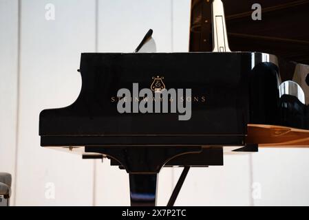 Lübeck Themenbild - Steinway & Sons Logo am Klavier D-274, 19.05.2024 Themenbild - Steinway & Sons Logo am Klavier D-274, 19.05.2024 Steinway & Sons D-274 Fluegel beim 61. Bundeswettbewerb Jugend musiziert Deutscher Musikrat im Grossen Saal, Musikhochschule Lübeck. *** Lübeck Themenbild Steinway Söhne Logo auf Klavier D 274, 19 05 2024 Themenbild Steinway Söhne Logo auf Klavier D 274, 19 05 2024 Steinway Söhne D 274 Flügel beim Deutschen Jugendmusikwettbewerb Deutscher Musikrat 61 im Großen Saal, Hochschule für Musik Lübeck Copyright: xEibner-Pressefoto/JonasxLohrmannx EP JLN Stockfoto