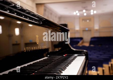 Lübeck Themenbild - Steinway & Sons Fluegel bei Jugend musiziert, 20.05.2024 Themenbild - Steinway & Sons Fluegel bei Jugend musiziert, 20.05.2024 Steinway & Sons Klavier Modell D-274 bei, 61. Bundeswettbewerb Jugend musiziert Deutscher Musikrat im Kolosseum Festsaal. *** Lübeck Themenbild Steinway Söhne Flügel bei Jugend musiziert, 20 05 2024 Themenbild Steinway Söhne Flügel bei Jugend musiziert, 20 05 2024 Steinway Söhne Klavier Modell D 274 AT, 61 Bundeswettbewerb Jugend musiziert Deutscher Musikrat im Kolosseum Festsaal Copyright: XEibner-Pressefoto/JonasxLohrmannx EP JLN Stockfoto