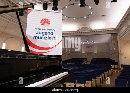 Lübeck Themenbild - Jugend musiziert Bundeswettbewerb, 20.05.2024 Themenbild - Jugend musiziert Bundeswettbewerb, 20.05.2024 Jugend musiziert 61. Bundeswettbewerb 2024 Deutscher Musikrat im Kolosseum Festsaal mit Steinway & Sons D-274 Fluegel. *** Lübeck Themenbild Jugend musiziert Landeswettbewerb, 20 05 2024 Themenbild Jugend musiziert Landeswettbewerb, 20 05 2024 Jugend musiziert 61 Landeswettbewerb 2024 Deutscher Musikrat im Kolosseum Festsaal mit Steinway Söhnen D 274 Flügel Copyright: XEibner-Pressefoto/JustinxLohrmanx EP JLN Stockfoto