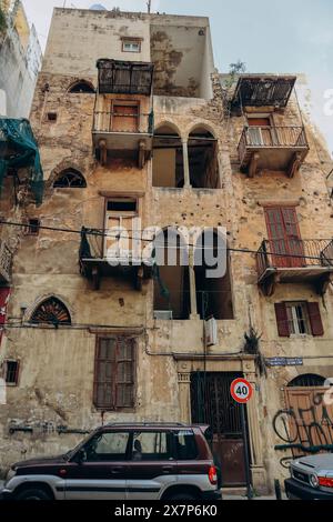 Beirut, Libanon — 24.04.2023: Alte Häuser im Bezirk Achrafieh in Beirut Stockfoto