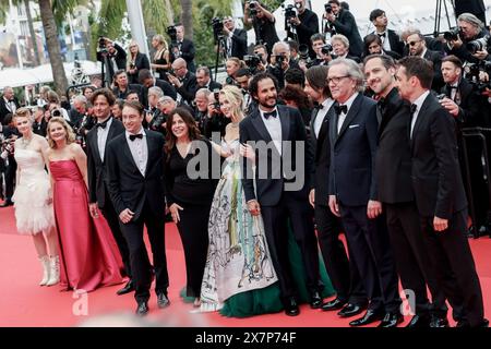 Cannes, Frankreich. Mai 2024. CANNES - 20. MAI: Julianne Forde, Ruth Treacy, Maria Bakalova, Ali Abbasi, Sebastian Stan, Amy Bär, Gabriel Sherman, Louis Tisné, Martin Donovan, Daniel Bekerman, ein Gast und Jacob Jarek nehmen am 77 20. Mai 2024 im Palais des Festivals in Cannes, Frankreich, an der Premiere von „DER LEHRLING“ Teil. (Foto: Lyvans Boolaky/ÙPtertainment/SIPA USA) Credit: SIPA USA/Alamy Live News Stockfoto