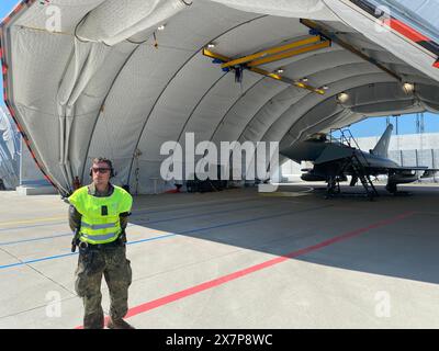 Lielvarde, Lettland. Mai 2024. Ein Eurofighter steht in einem Hangar. Quelle: Alexander Welscher/dpa/Alamy Live News Stockfoto