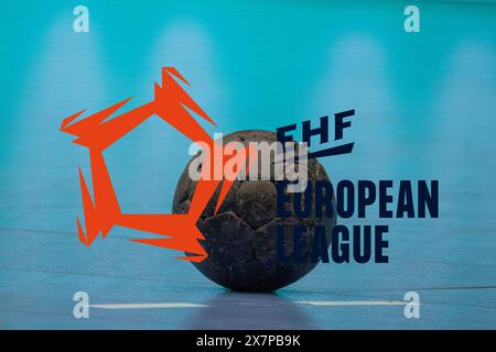 Symbolbild EHF European League (Handball): Logo und Nahaufnahme eines Handballs Stockfoto