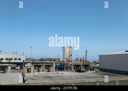 Beirut, Libanon — 24.04.2023: Gebiet der massiven Explosion im Hafen von Beirut, am 4. August 2020. Stockfoto