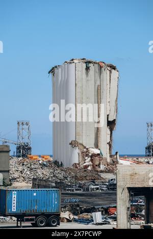 Beirut, Libanon — 24.04.2023: Gebiet der massiven Explosion im Hafen von Beirut, am 4. August 2020. Stockfoto