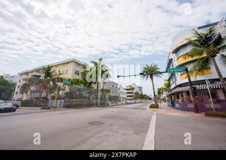 Miami Beach. Florida USA. Stockfoto Collins und 14th St Kreuzung in Richtung Norden 2024 Stockfoto