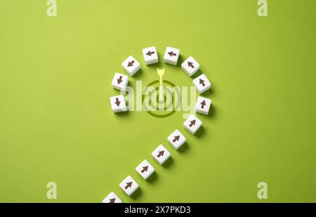 Erreiche das Ziel. Finden Sie den besten Weg, um Ihr Ziel zu erreichen. Werbung, Marketing und Targeting. Beenden Sie die Arbeit, und erzielen Sie Erfolg. Erzielen Sie ein hohes Produkt Stockfoto