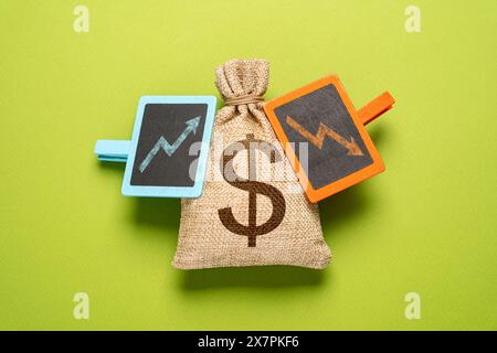 Budgeteingänge und -Ausgaben. Erträge und Aufwendungen. Ausgeglichenes Budget. Stockfoto