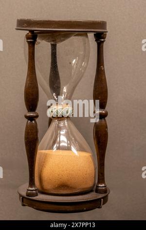 Paris, Frankreich - 05 11 2024: Museum für Kunst und Handwerk. Ansicht einer Sanduhr, Stockfoto