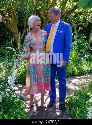 Gartendesigner und Journalist, Alan Titchmarsh mit Dame Mary Berry, englischer Essensautorin, Koch, Bäckerin und Fernsehmoderatorin. Stockfoto