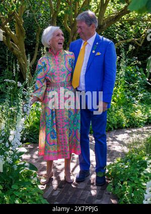 Gartendesigner und Journalist, Alan Titchmarsh mit Dame Mary Berry, englischer Essensautorin, Koch, Bäckerin und Fernsehmoderatorin. Stockfoto