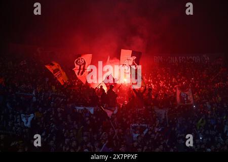 Bologna, Italien. Mai 2024. Bologna FC Fans feiern während des Spiels Bologna FC gegen Juventus FC, italienische Fußball Serie A in Bologna, Italien, 20. Mai 2024 Credit: Independent Photo Agency/Alamy Live News Stockfoto