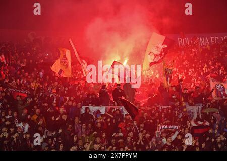 Bologna, Italien. Mai 2024. Bologna FC Fans feiern während des Spiels Bologna FC gegen Juventus FC, italienische Fußball Serie A in Bologna, Italien, 20. Mai 2024 Credit: Independent Photo Agency/Alamy Live News Stockfoto
