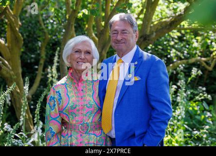 Gartendesigner und Journalist, Alan Titchmarsh mit Dame Mary Berry, englischer Essensautorin, Koch, Bäckerin und Fernsehmoderatorin. Stockfoto