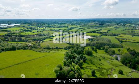 Aus der Vogelperspektive auf den Weald of Kent mit Blick nach Osten vom Dorf Boughton Monchelsea, Maidstone, Kent, Großbritannien. Stockfoto