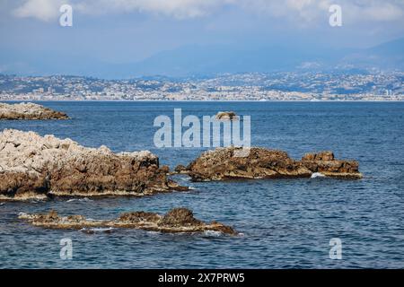 Blick auf Antibes vom gleichnamigen kap an der französischen Riviera Stockfoto