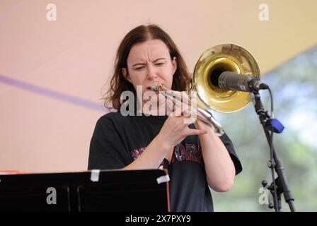 Die australische Jazz-Posaunistin Shannon Barnett beim 53. Moers Festival. Der australische Jazzposaunist Shannon Barnett beim 53. Moers Festival. Moers NRW DEUDEGERMANYDEUTSCHLANDALLEMAGNE Stockfoto