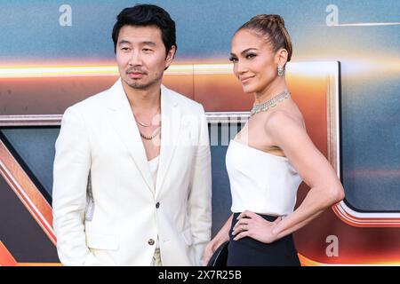 Hollywood, Usa. Mai 2024. HOLLYWOOD, LOS ANGELES, KALIFORNIEN, USA - 20. MAI: Simu Liu und Jennifer Lopez (JLo) kommen zur Los Angeles Premiere von Netflix 'Atlas', die am 20. Mai 2024 im Egyptian Theatre Hollywood in Hollywood, Los Angeles, Kalifornien, USA stattfindet. (Foto: Xavier Collin/Image Press Agency) Credit: Image Press Agency/Alamy Live News Stockfoto