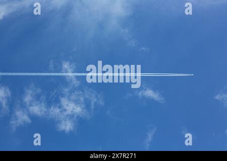 Cloud Seeding Technologie erzeugt künstlichen Regen am Himmel der VAE Stockfoto