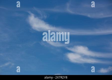 Cloud Seeding Technologie erzeugt künstlichen Regen am Himmel der VAE Stockfoto