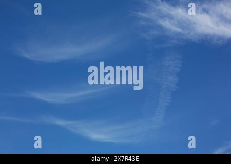 Cloud Seeding Technologie erzeugt künstlichen Regen am Himmel der VAE Stockfoto