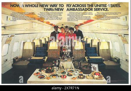 1970 TWA Trans World Airlines Airlines Ad - 707 oder 747 Ambassador Service Stockfoto