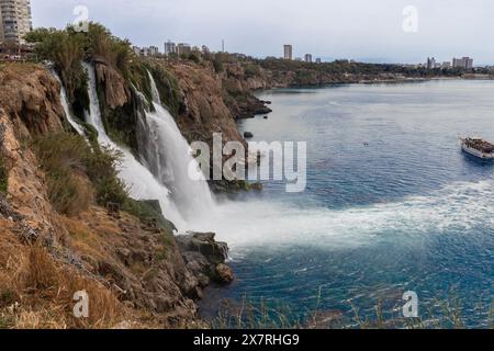 Die berühmten Wasserfälle im Duden Park, Antalya, Südtürkei, nahmen am 10. Mai 2024 an. Stockfoto