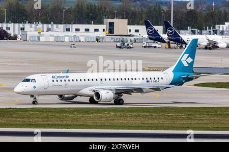 München, 6. April 2024: Ein Embraer 195LR von Air Dolomiti Taxis zur Start- und Landebahn am Flughafen München. Registrierung I-ADJK. (Foto: Andreas Haas/d Stockfoto