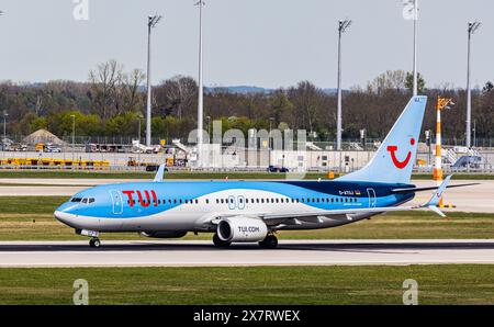 München, 6. April 2024: Eine Boeing 737-8K5 von TUI Fly startet vom Flughafen München. Registrierung D-ATUJ. (Foto: Andreas Haas/dieBildmanufak Stockfoto