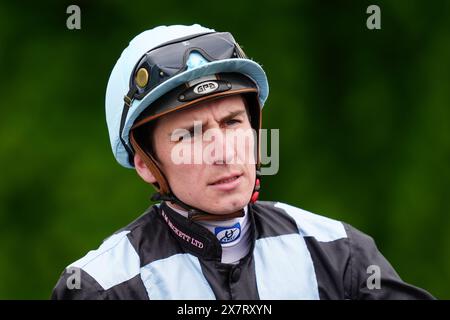 Jockey Hector Crouch vor dem Abba Fever 6. Juli Buchen Sie jetzt Handicap auf der Rennbahn Nottingham. Bilddatum: Dienstag, 21. Mai 2024. Stockfoto