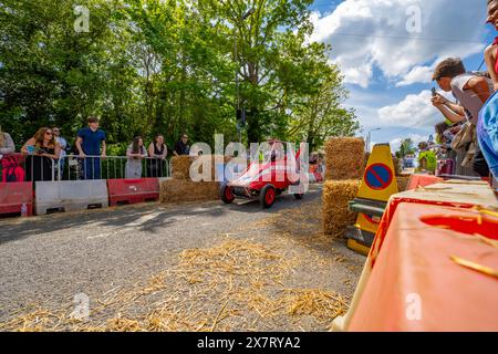 Aktion während des Downhill-Seifenboxen-Derbys in Great Dunmow Essex im Mai 2024 Stockfoto