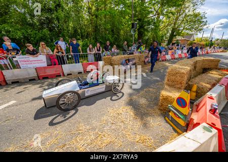 Aktion während des Downhill-Seifenboxen-Derbys in Great Dunmow Essex im Mai 2024 Stockfoto