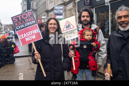 Eine Gruppe von Menschen nimmt am 16. Dezember 2023 in Southampton, Großbritannien, an dem Protest pro Palästina Teil Stockfoto