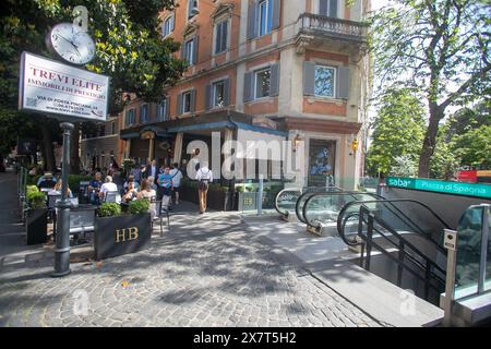 Esterni del locale in cui &#xe8; avvenuta l'aggressione Harry's Bar Via Veneto dolce vita, Il Paparazzo Rino Barillari aggredito da Gerard Depardieu, Martedi 21 Maggio 2024 Roma, Italia ( Foto Francesco Benvenuti /LaPresse) Außenansicht der Bar, in der der der Angriffstheke Harry's Bar Via Veneto dolce vita, Paparazzo Rino Barillari angegriffen von Gerard Depardieu, Dienstag, 21. Mai 2024 Rom, Italien ( Foto Francesco Benvenuti /LaPresse) Esterni del locale in cui &#xe8; avvenuta l'aggressione Harry's Bar Via Veneto dolce vita, Il Paparazzo Rino Barillari aggredito da Gerard Depardieu, Martedi 21 Stockfoto