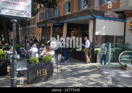 Esterni del locale in cui &#xe8; avvenuta l'aggressione Harry's Bar Via Veneto dolce vita, Il Paparazzo Rino Barillari aggredito da Gerard Depardieu, Martedi 21 Maggio 2024 Roma, Italia ( Foto Francesco Benvenuti /LaPresse) Außenansicht der Bar, in der der der Angriffstheke Harry's Bar Via Veneto dolce vita, Paparazzo Rino Barillari angegriffen von Gerard Depardieu, Dienstag, 21. Mai 2024 Rom, Italien ( Foto Francesco Benvenuti /LaPresse) Esterni del locale in cui &#xe8; avvenuta l'aggressione Harry's Bar Via Veneto dolce vita, Il Paparazzo Rino Barillari aggredito da Gerard Depardieu, Martedi 21 Stockfoto